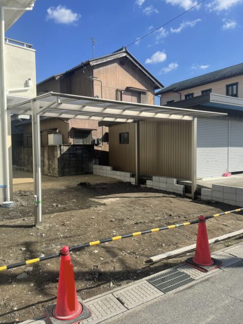 カーポート２台用　　デッキ新設工事を行いました